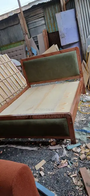 5x6 Mocket Bed Green Upholstery