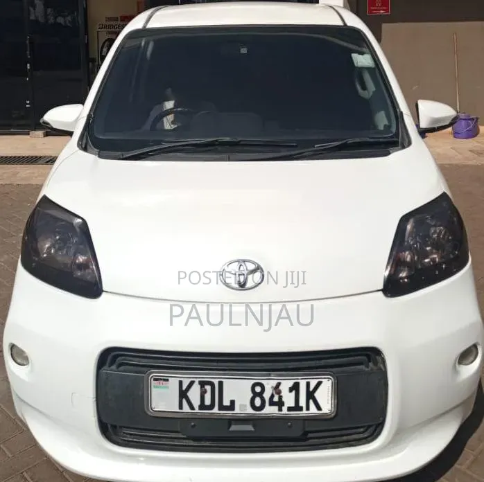 Toyota Porte 2016