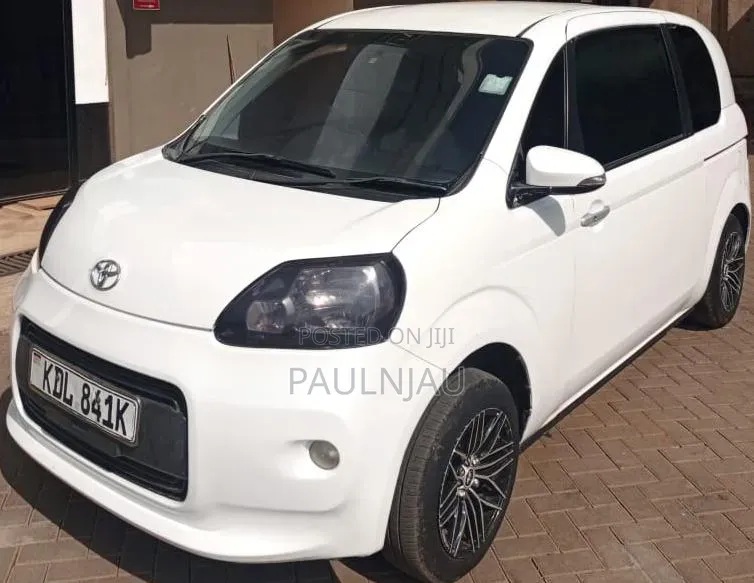 Toyota Porte 2016
