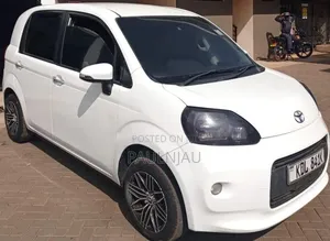 Toyota Porte 2016