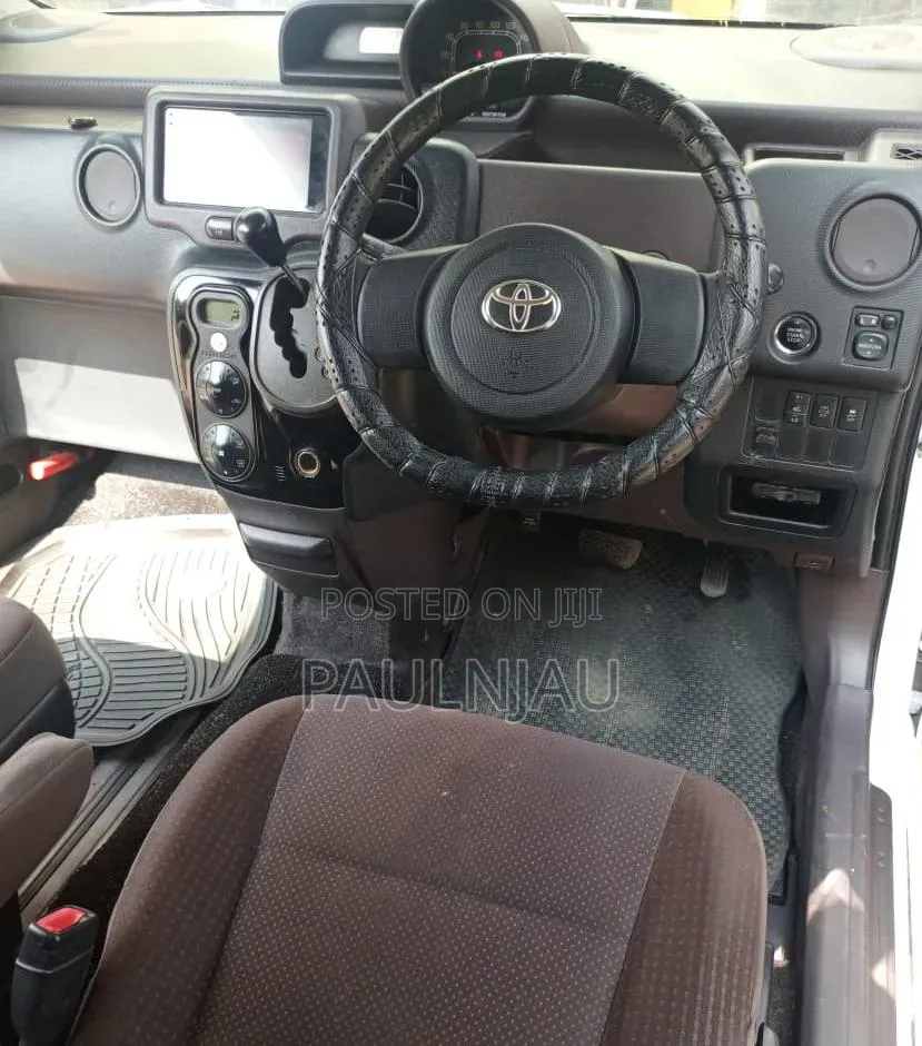 Toyota Porte 2016