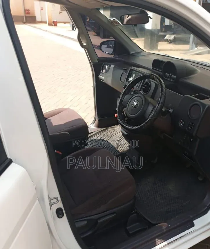 Toyota Porte 2016