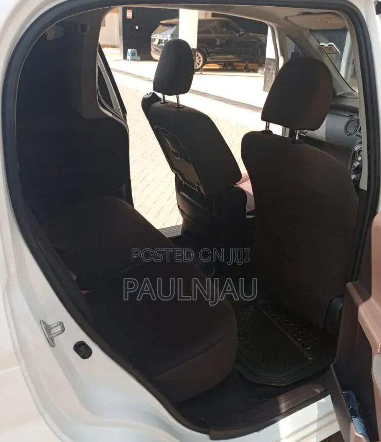 Toyota Porte 2016