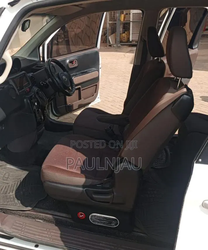 Toyota Porte 2016