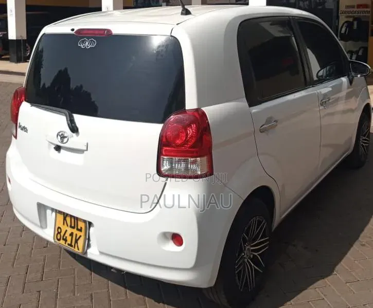 Toyota Porte 2016