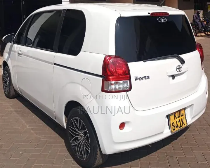 Toyota Porte 2016