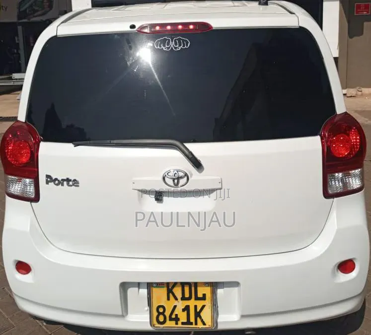 Toyota Porte 2016
