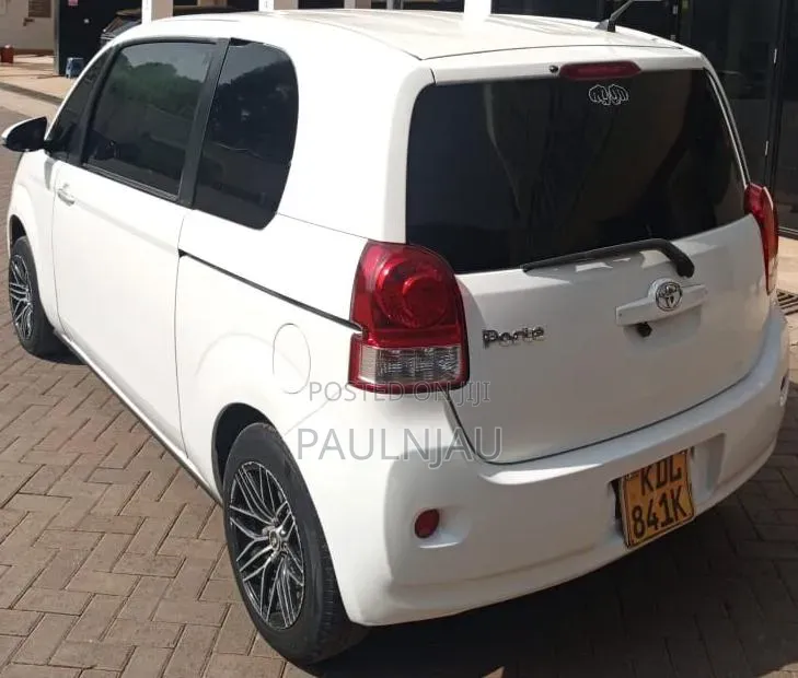 Toyota Porte 2016