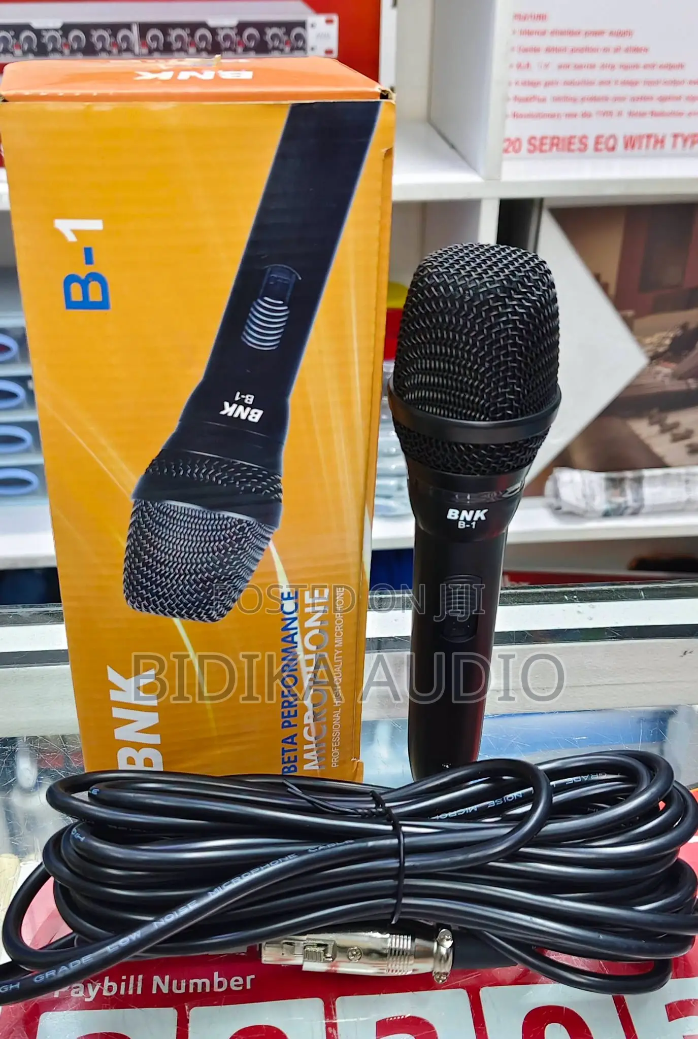 BNK B-1 Professional Wired Dynamic Microphone