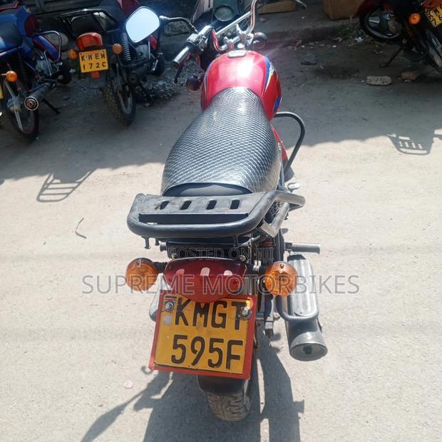 Bajaj Boxer 125 2026 Red