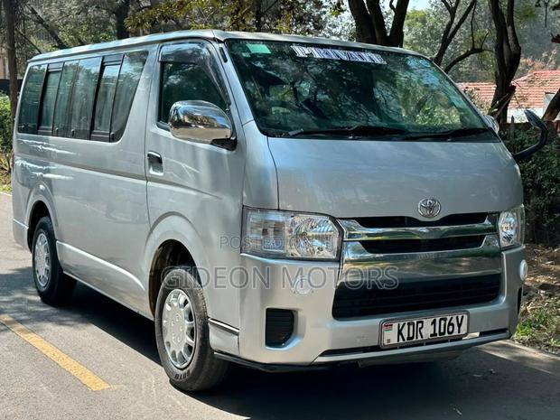Toyota HiAce 2017 Silver - thumbnail 2