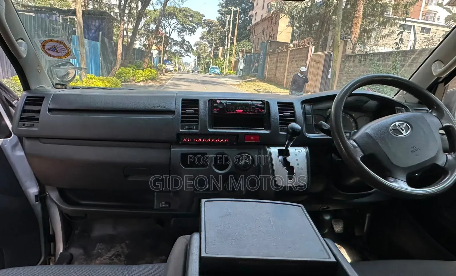 Toyota HiAce 2017 Silver
