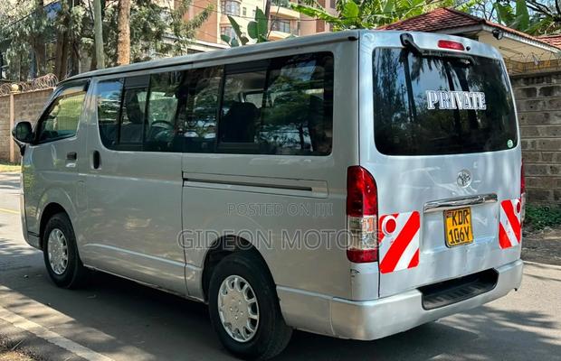 Toyota HiAce 2017 Silver - thumbnail 5