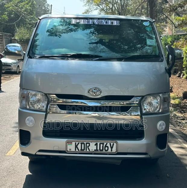 Toyota HiAce 2017 Silver
