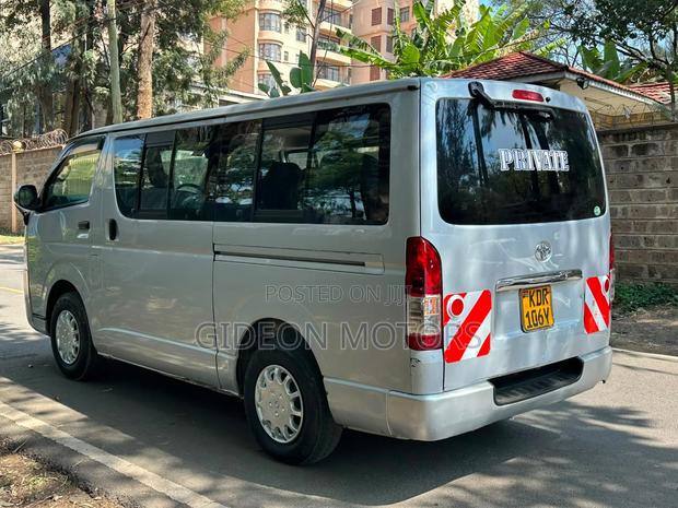 Toyota HiAce 2017 Silver - thumbnail 7