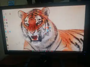 Dell Ultrasharp U2711 QHD 27inch 6 in-Puts 2560x1440