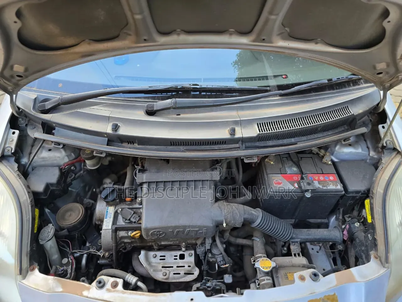 Toyota Vitz 2010 Silver