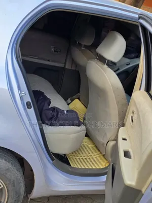 Toyota Vitz 2010 Silver