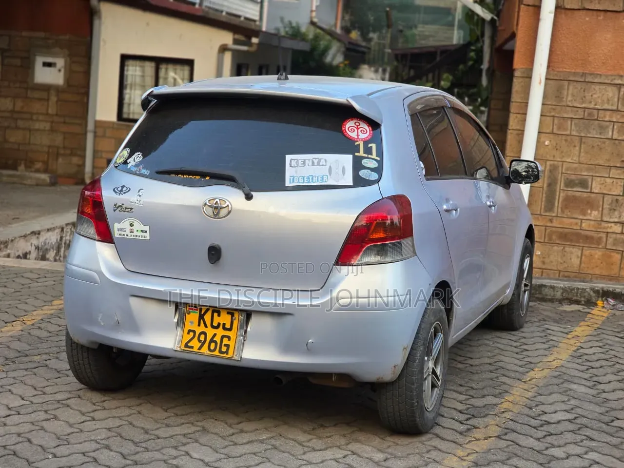 Toyota Vitz 2010 Silver