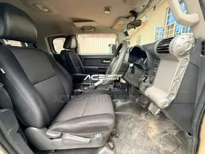 Toyota FJ Cruiser 4x4 Automatic 2012 Beige