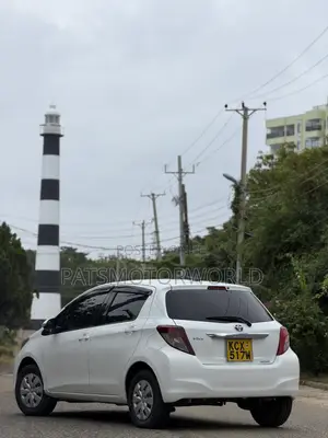 Toyota Vitz 1.0 FWD 3dr 2013 White
