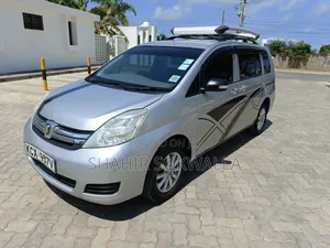 Toyota ISIS 2012 Silver