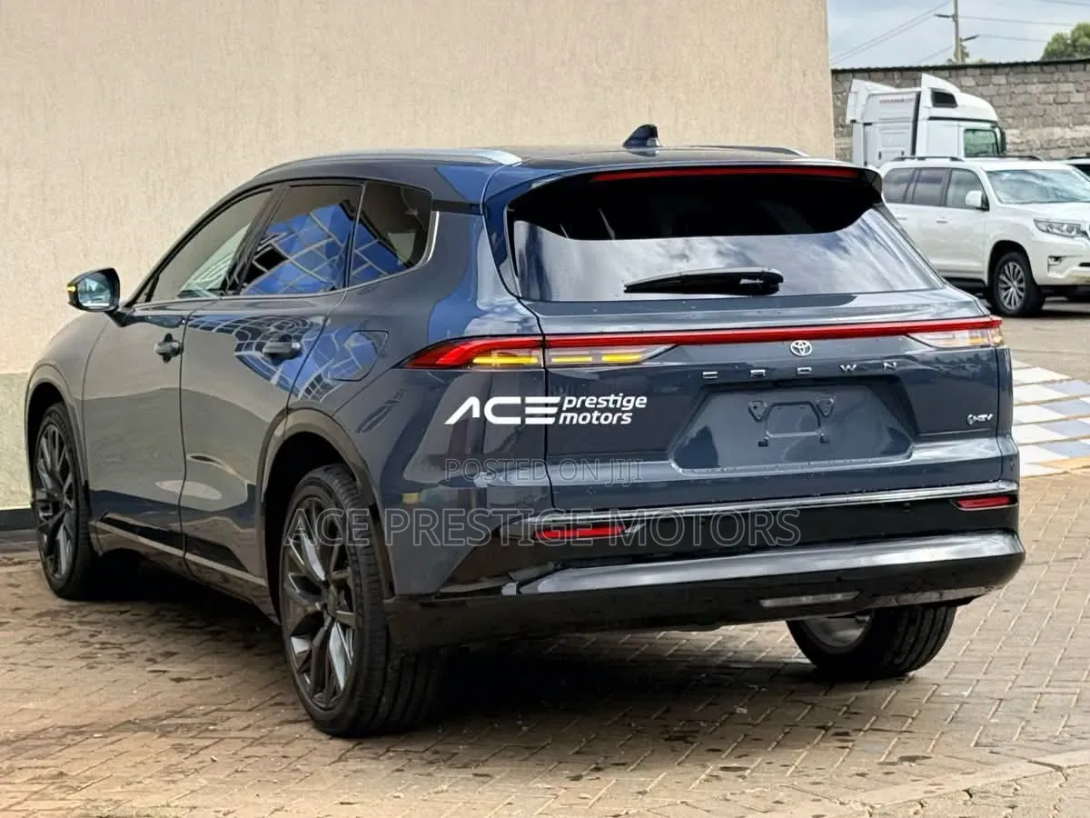Toyota Crown 2025 Gray