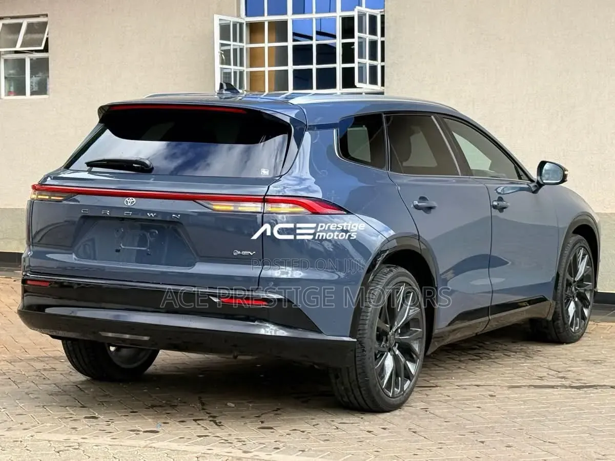 Toyota Crown 2025 Gray