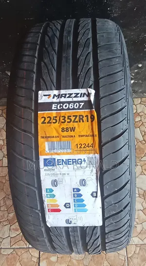 225/35r19 Mazzini Tyre (V-Shape