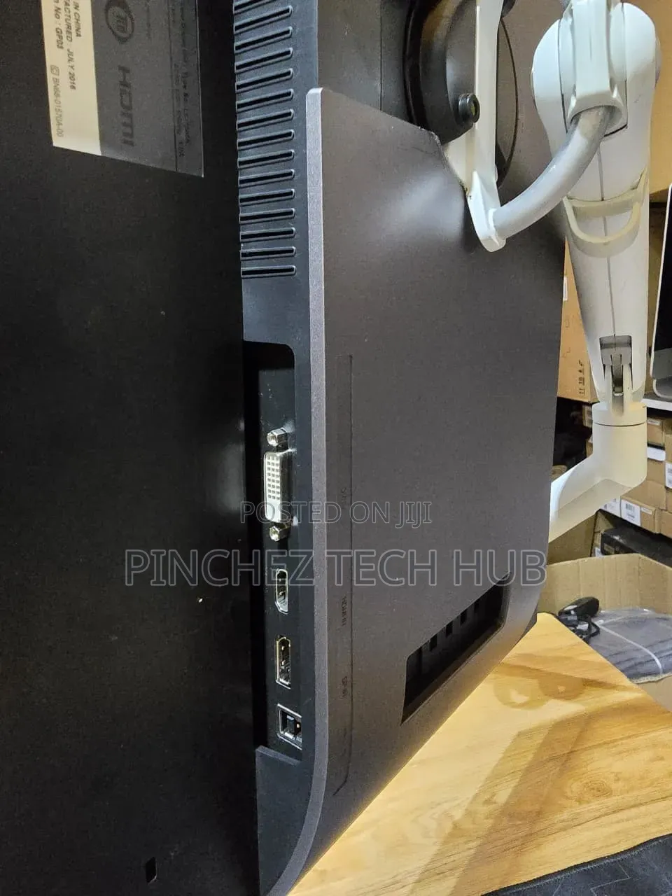 Samsung 27 Inches Resolution Coming With Its Adjustable Mount