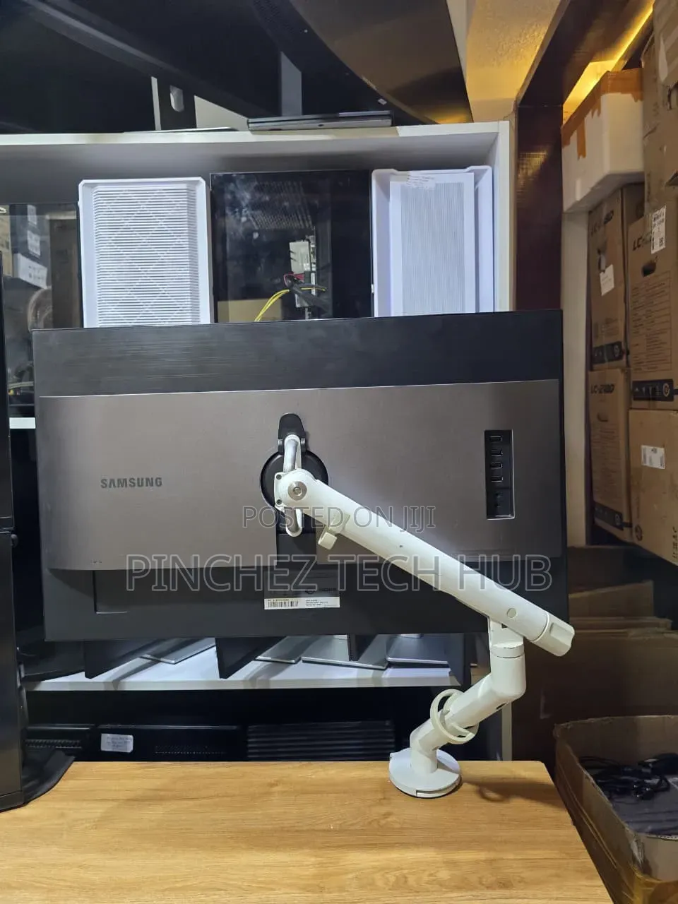 Samsung 27 Inches Resolution Coming With Its Adjustable Mount