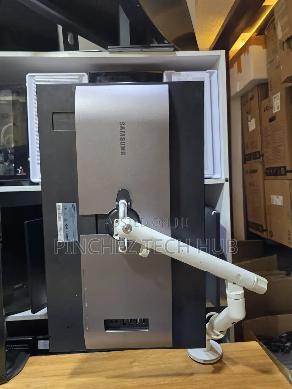 Samsung 27 Inches Resolution Coming With Its Adjustable Mount