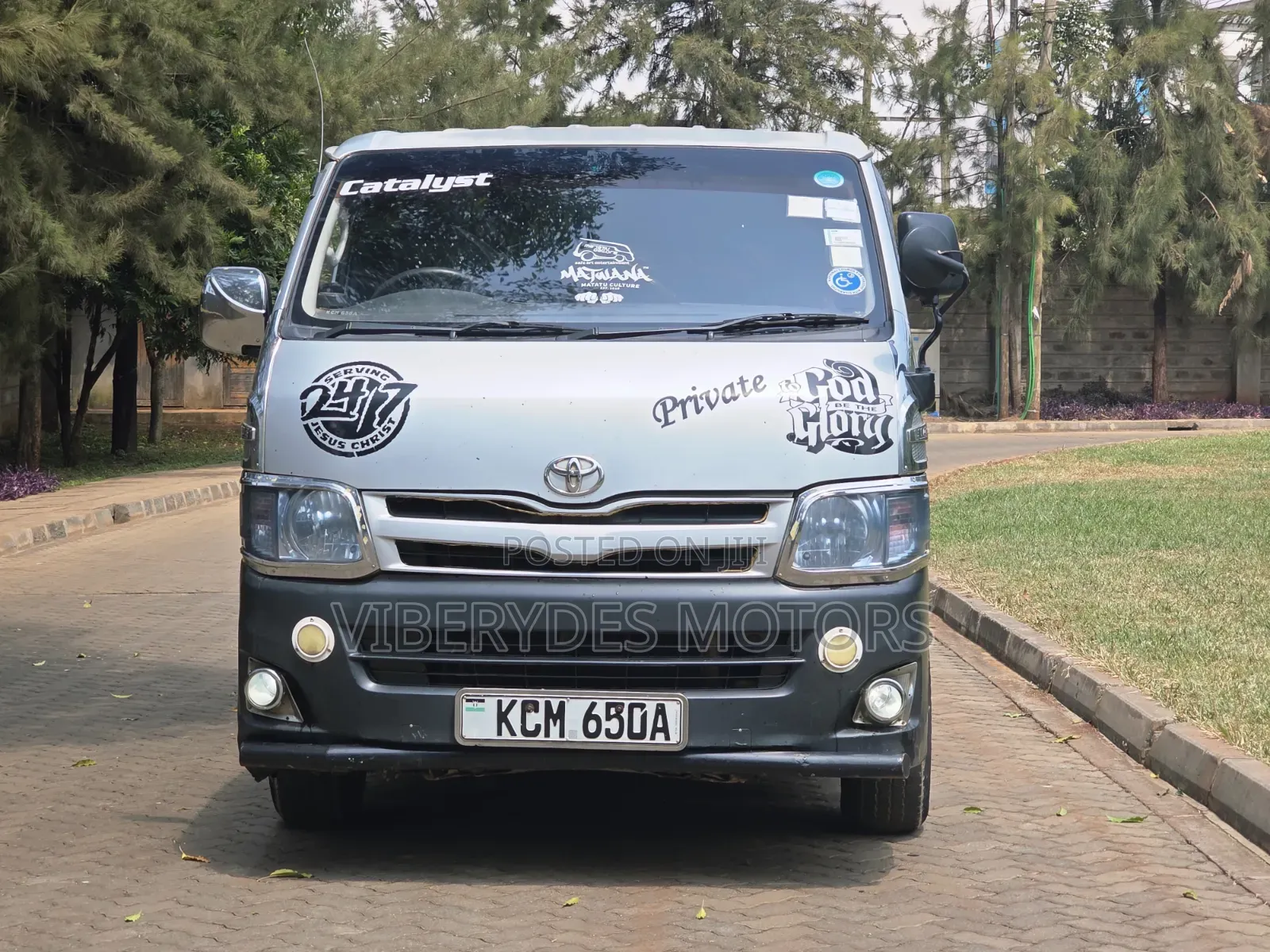 Toyota HiAce 2010 Silver