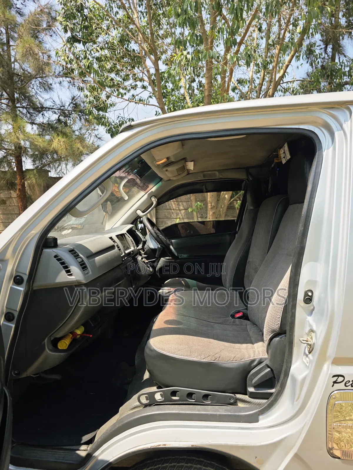 Toyota HiAce 2010 Silver