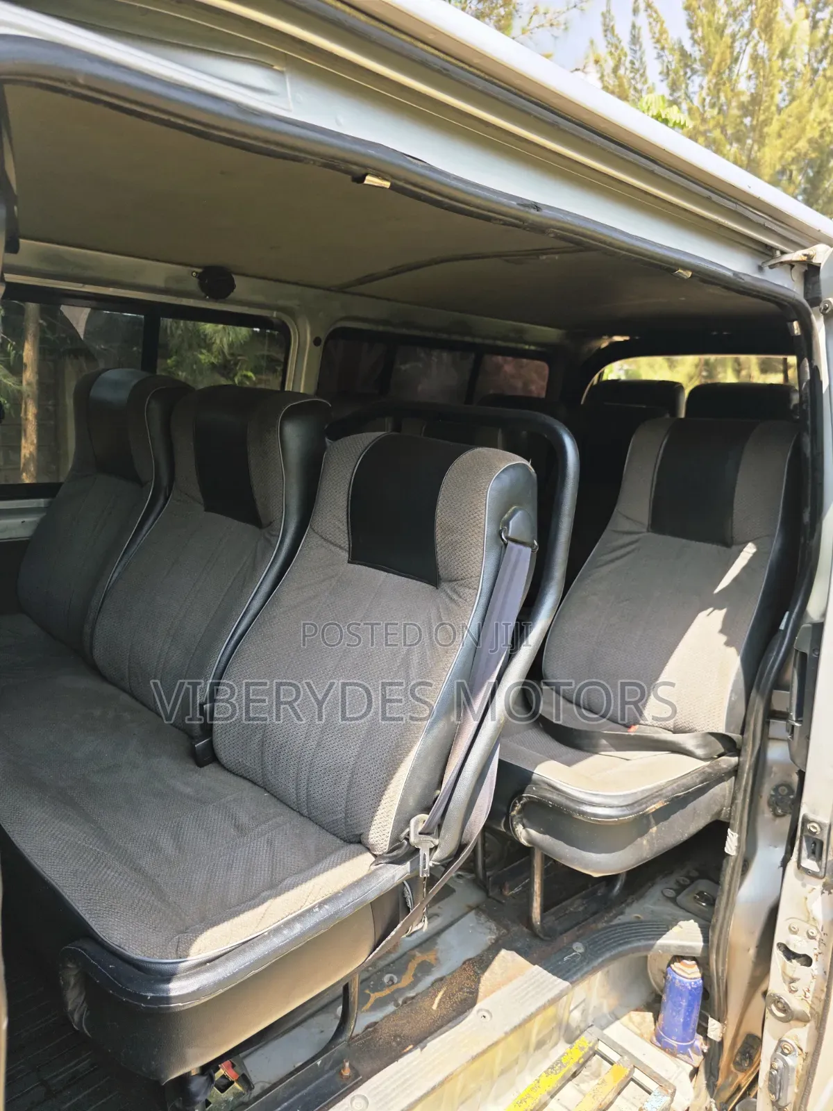 Toyota HiAce 2010 Silver