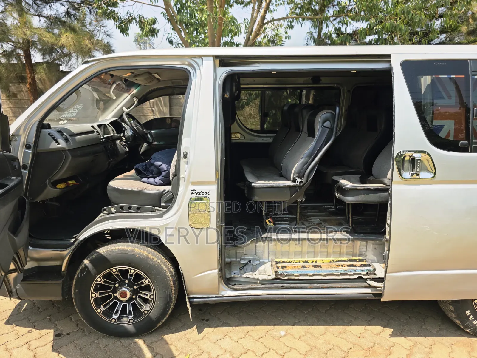 Toyota HiAce 2010 Silver