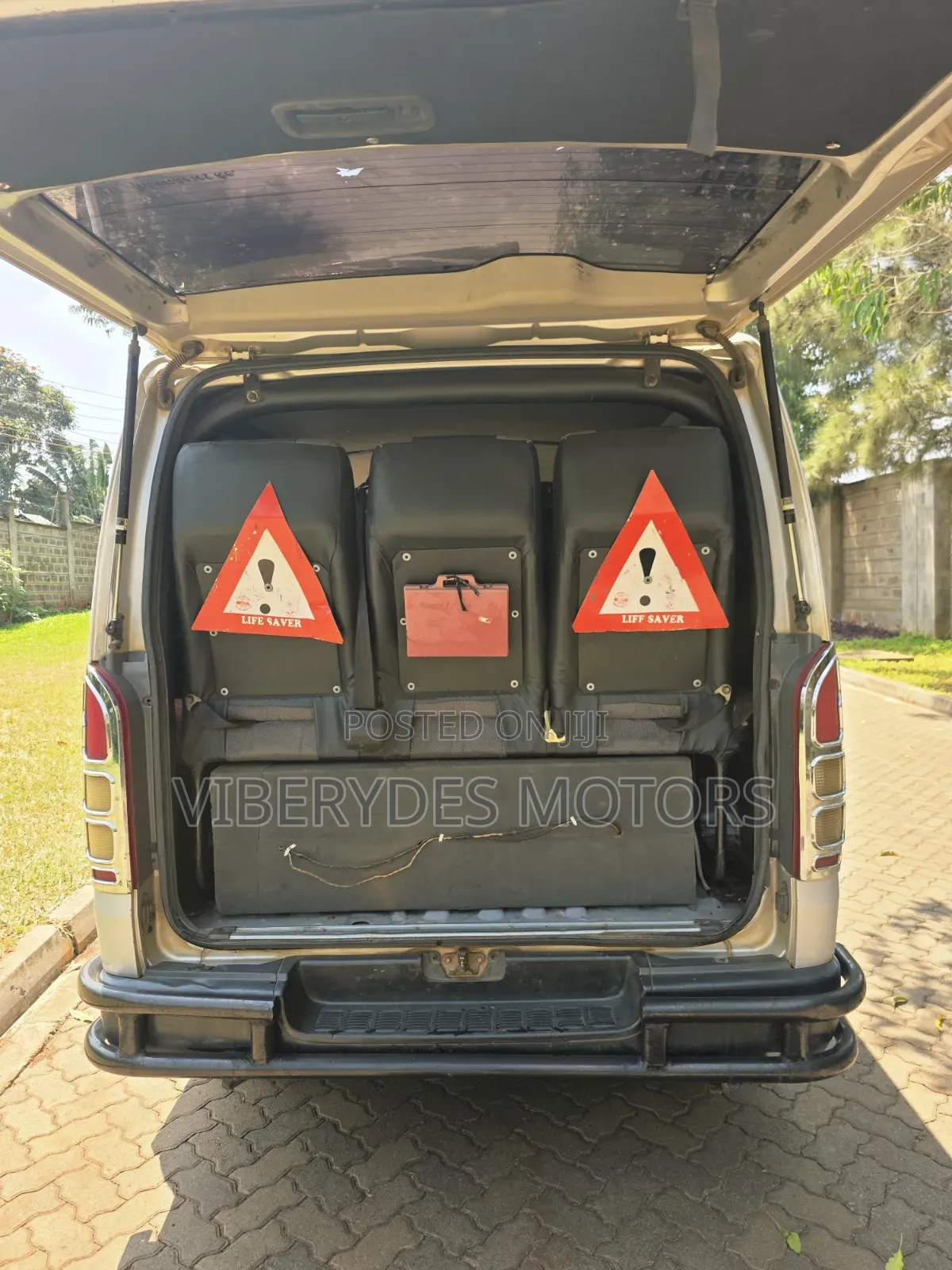Toyota HiAce 2010 Silver