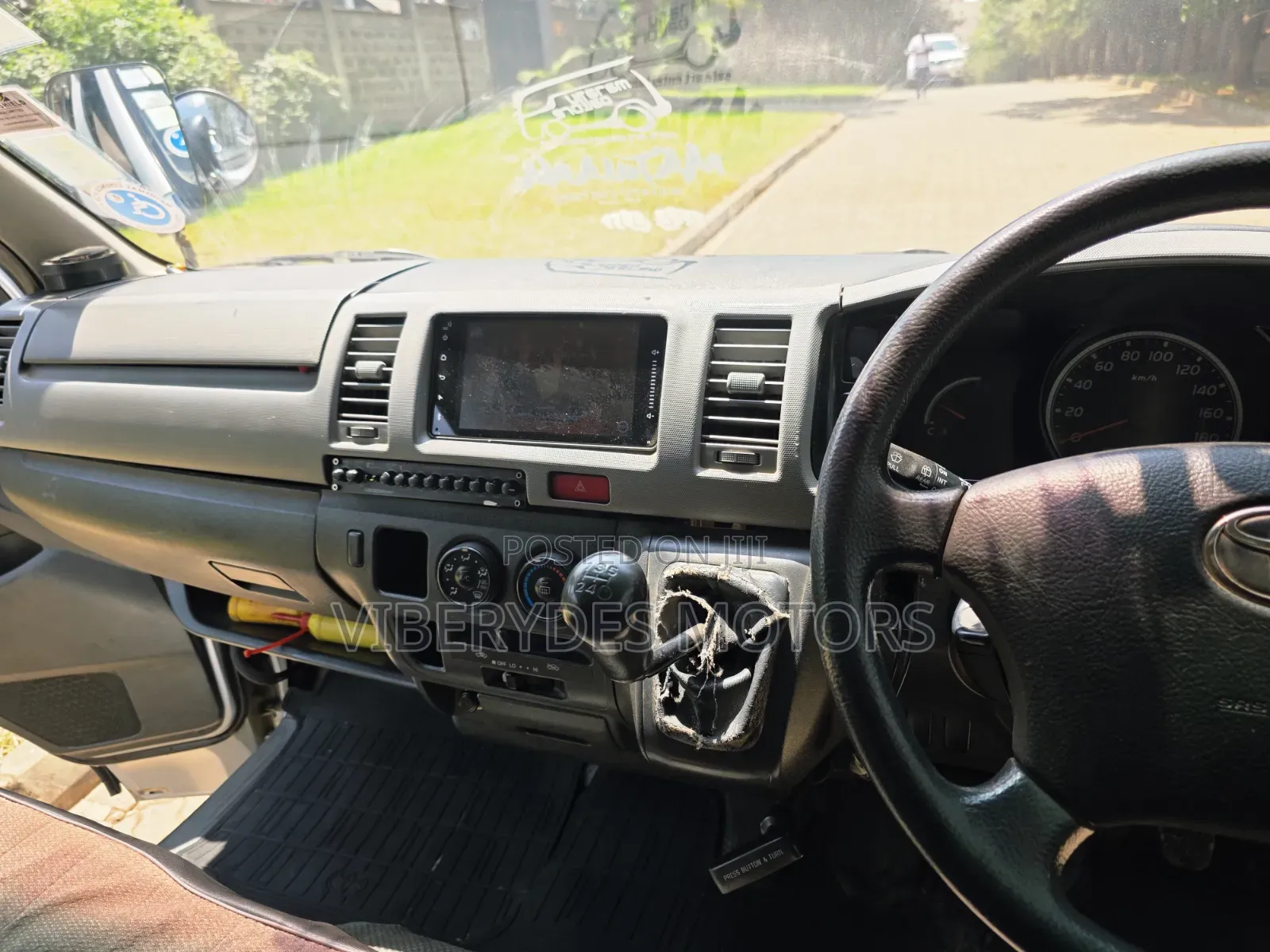 Toyota HiAce 2010 Silver