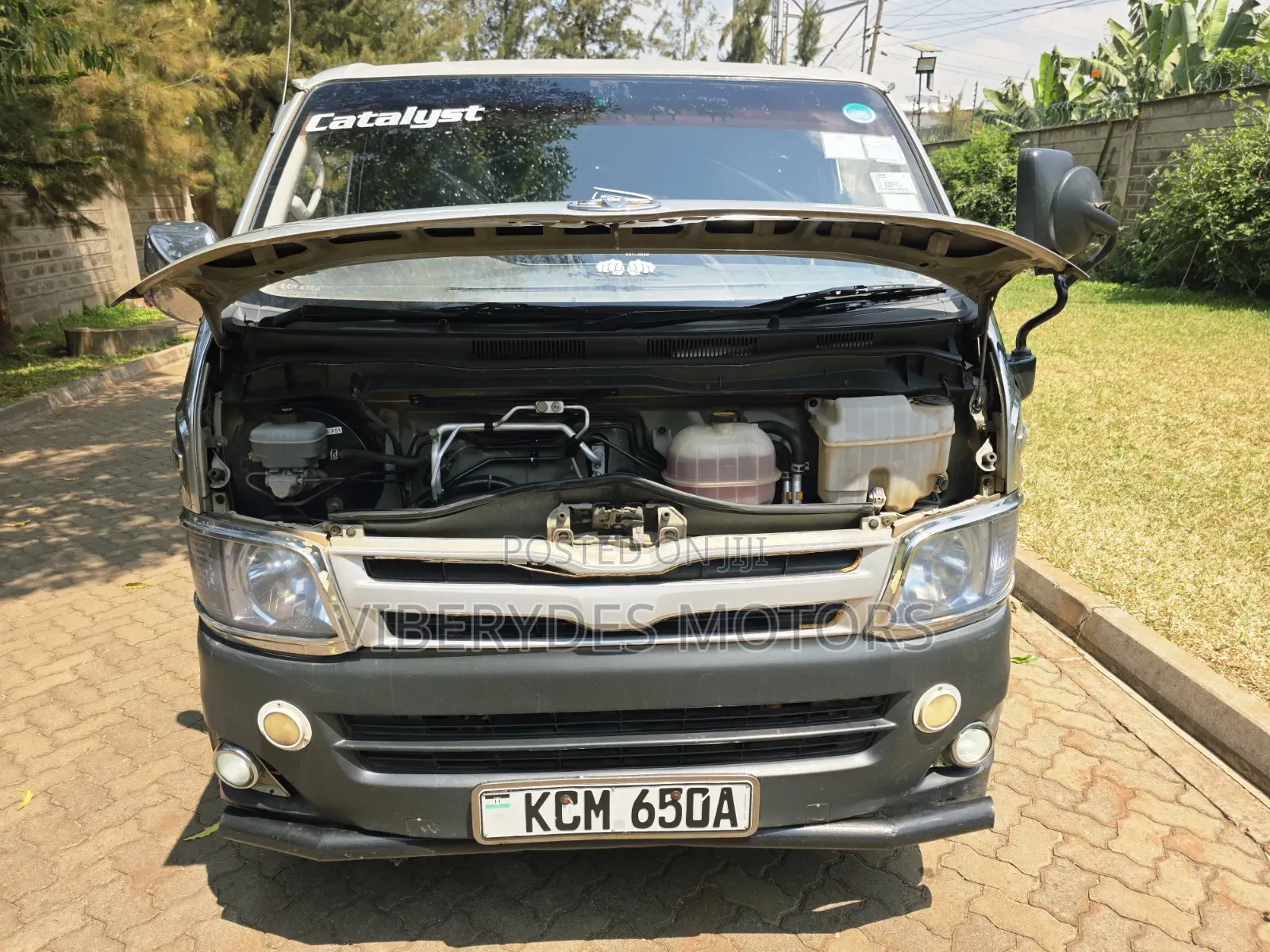 Toyota HiAce 2010 Silver