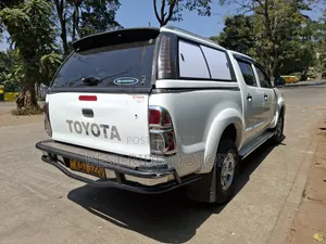 Toyota Hilux 2015 White