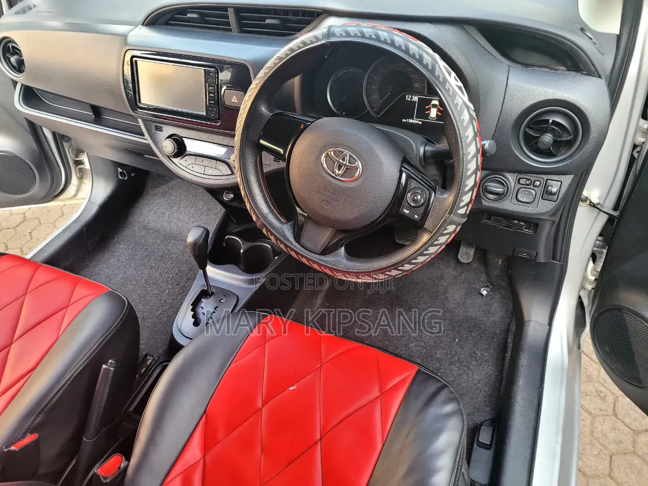Toyota Vitz 2017 Silver