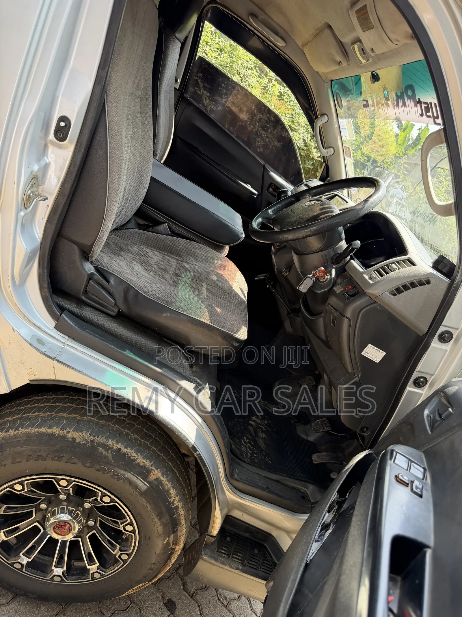 Toyota HiAce 2010 Silver