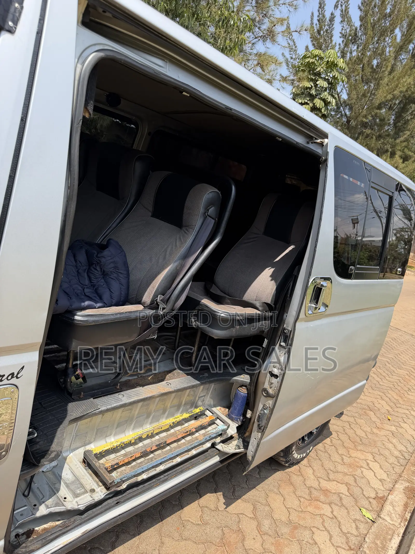 Toyota HiAce 2010 Silver