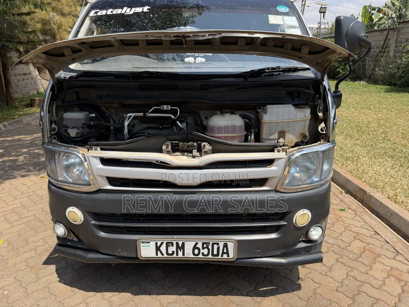 Toyota HiAce 2010 Silver