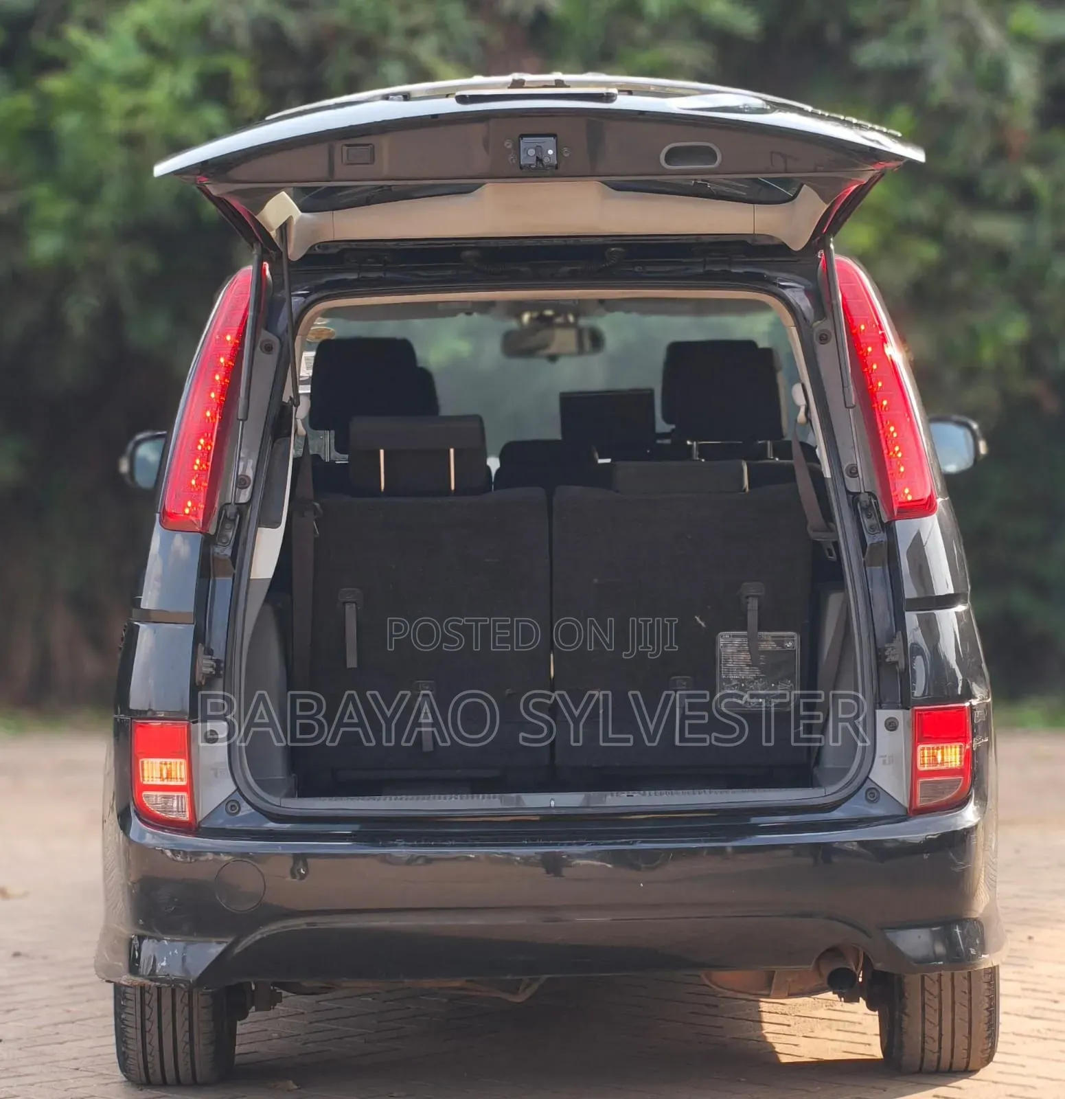 Toyota ISIS 2008 Black
