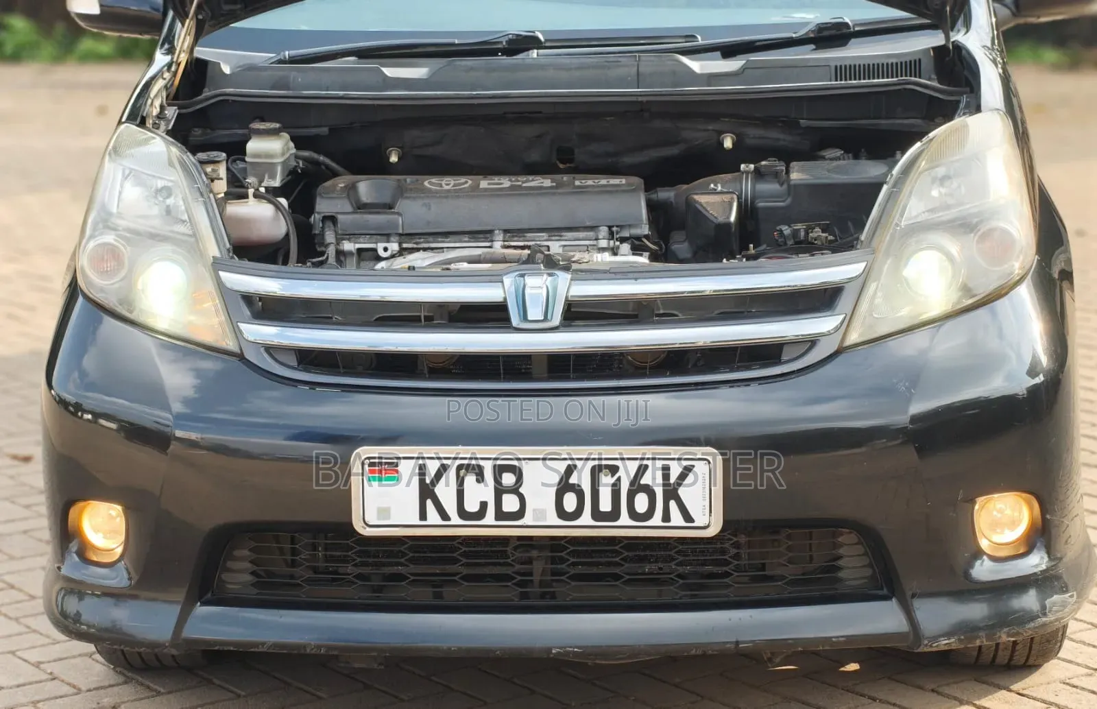 Toyota ISIS 2008 Black