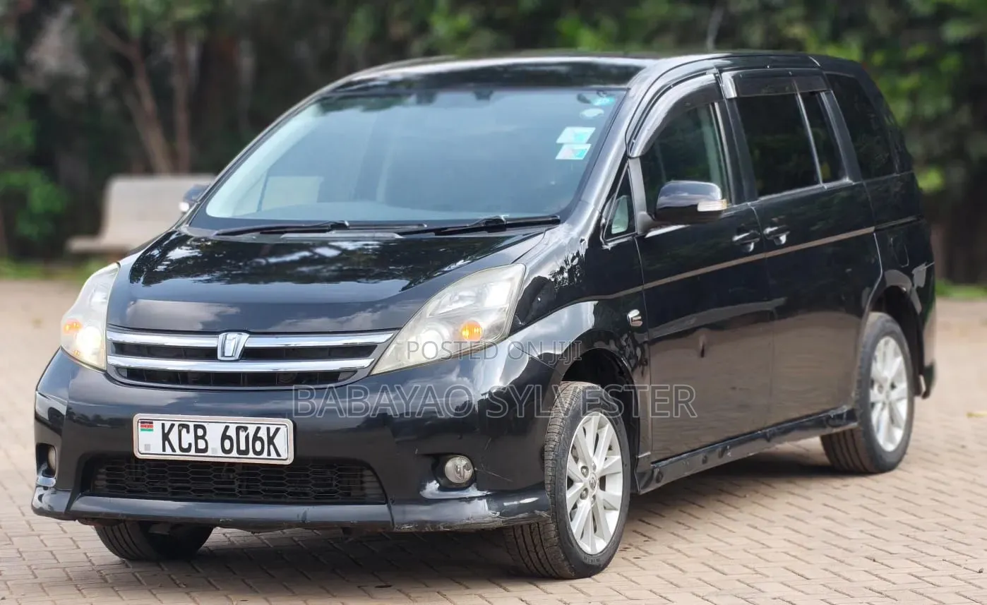 Toyota ISIS 2008 Black