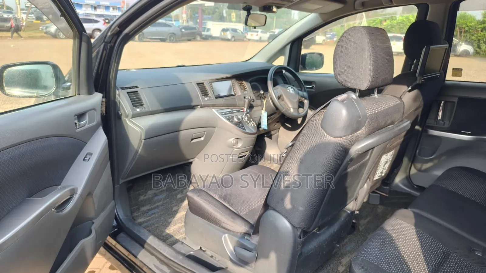 Toyota ISIS 2008 Black