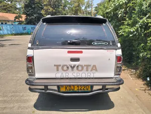 Toyota Hilux 2012 White