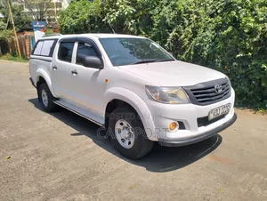 Toyota Hilux 2012 White